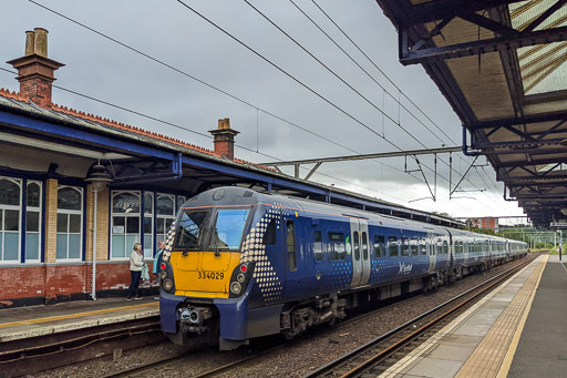334029 at Dumbarton Central.