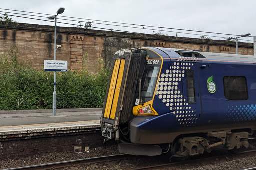 380022 at Greenock Central.