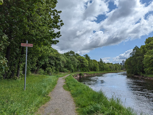 Between Balloch and Dalreoch.