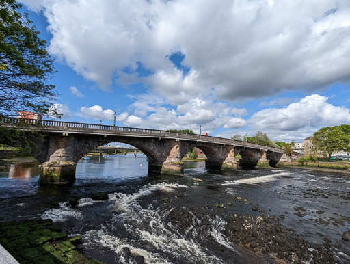 Between Balloch and Dalreoch.