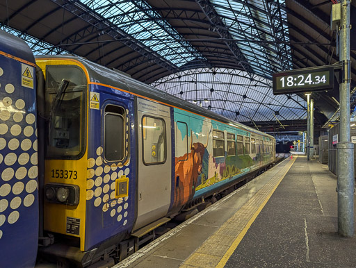 153373 at Glasgow Queen Street.